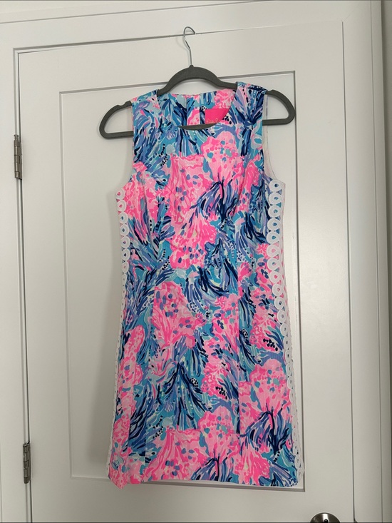 Lilly Pulitzer Dresses & Skirts - Sleeveless Pink & Blue Floral Shift Dress
